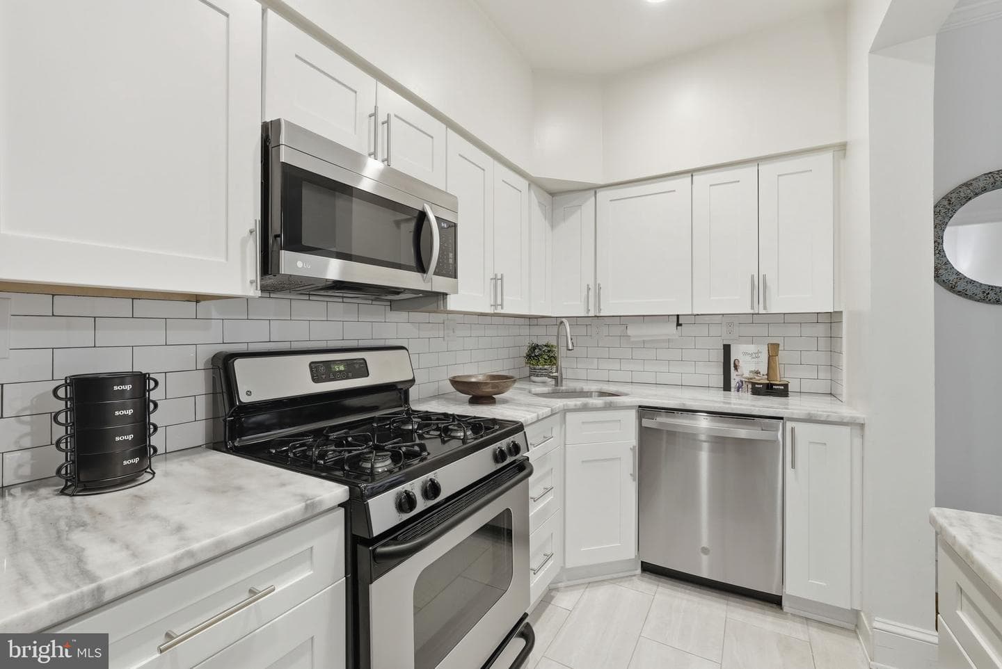 2417 Huidekoper Place NW photo 11
