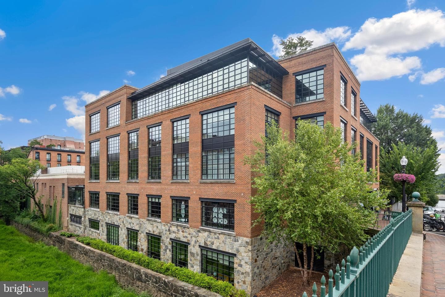 1055 Wisconsin Avenue NW #4e photo 3