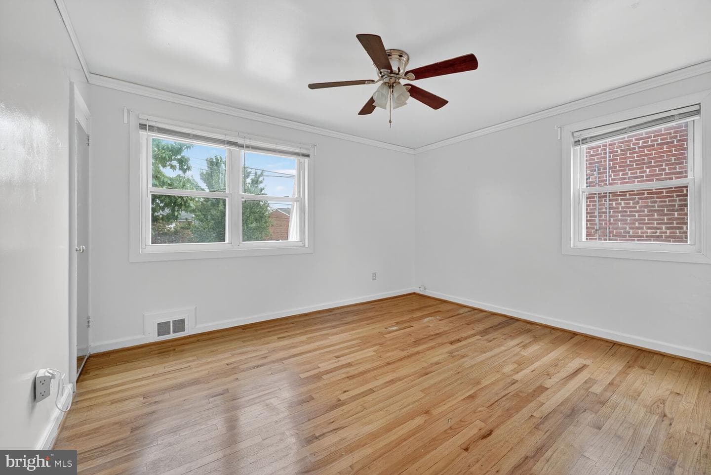 5720 5th Street NE photo 11