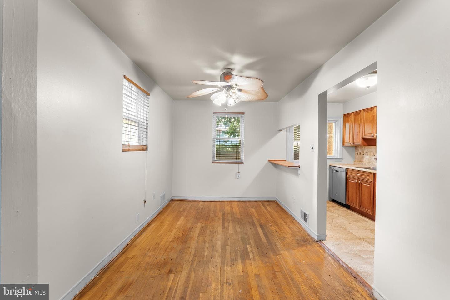 164 Elmira Street SW photo 11