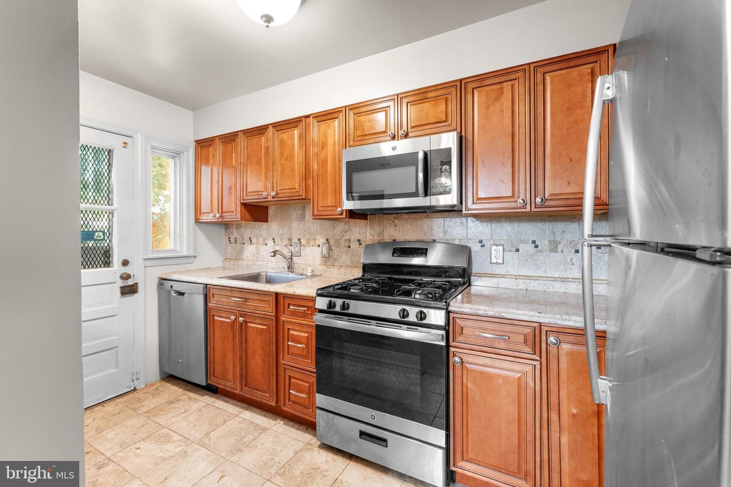 164 Elmira Street SW photo 13
