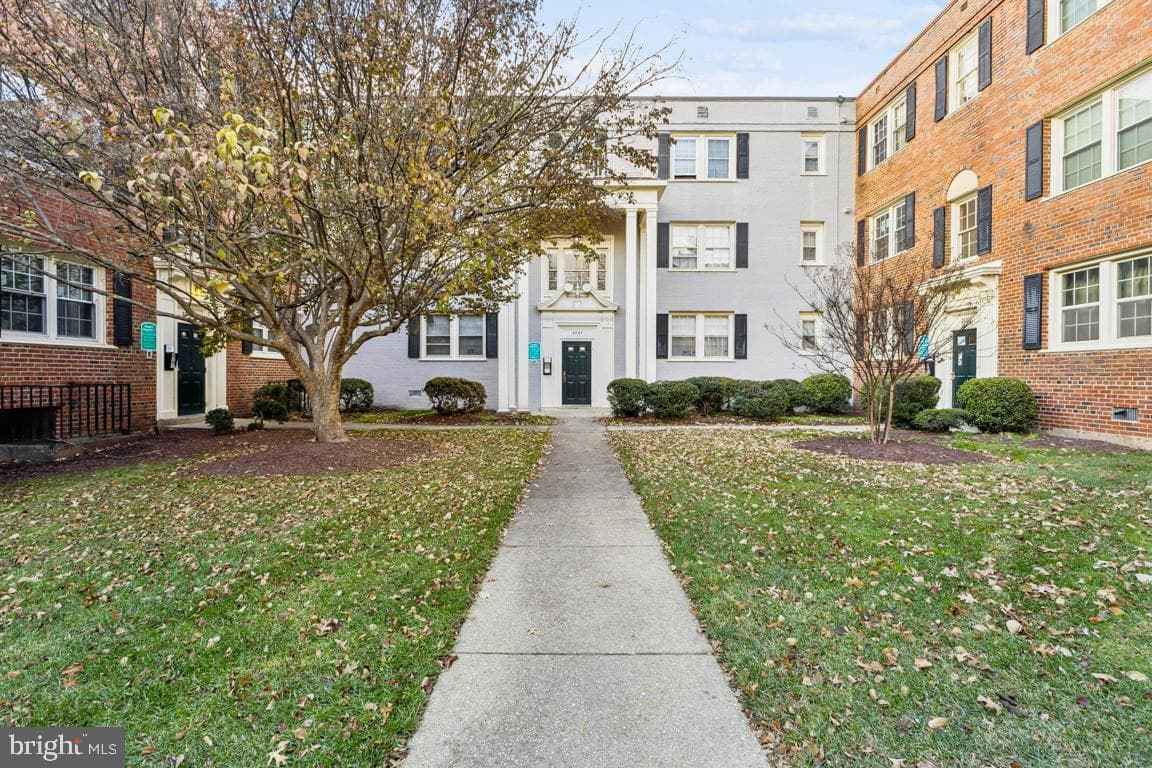 2037 38th Street SE #301 photo 1