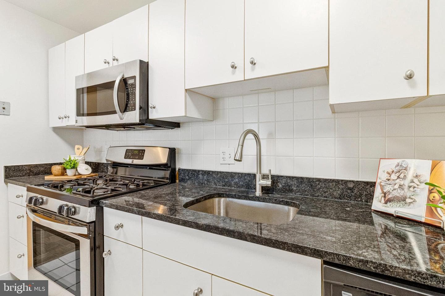 1280 21st Street NW #506 photo 3