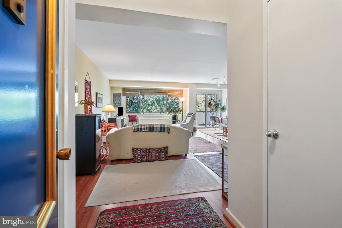 4201 Cathedral Avenue NW #913w photo 6