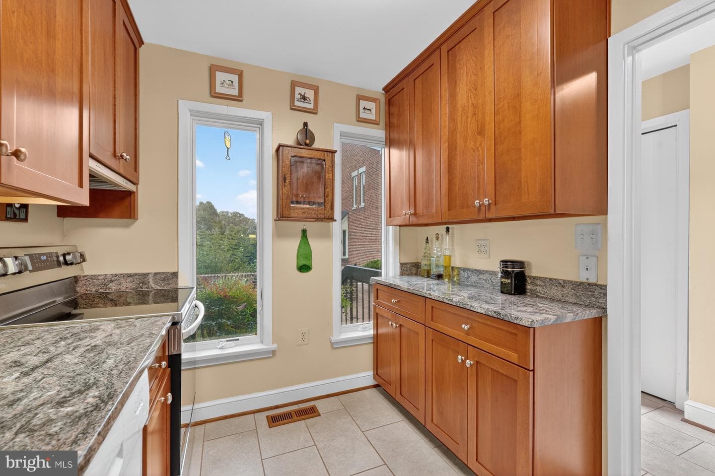 4281 Embassy Park Drive NW photo 19