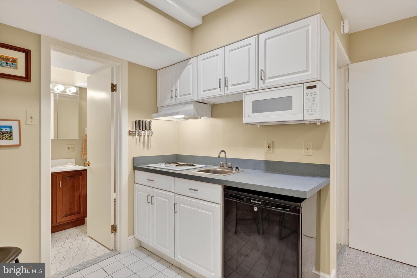 4281 Embassy Park Drive NW photo 38
