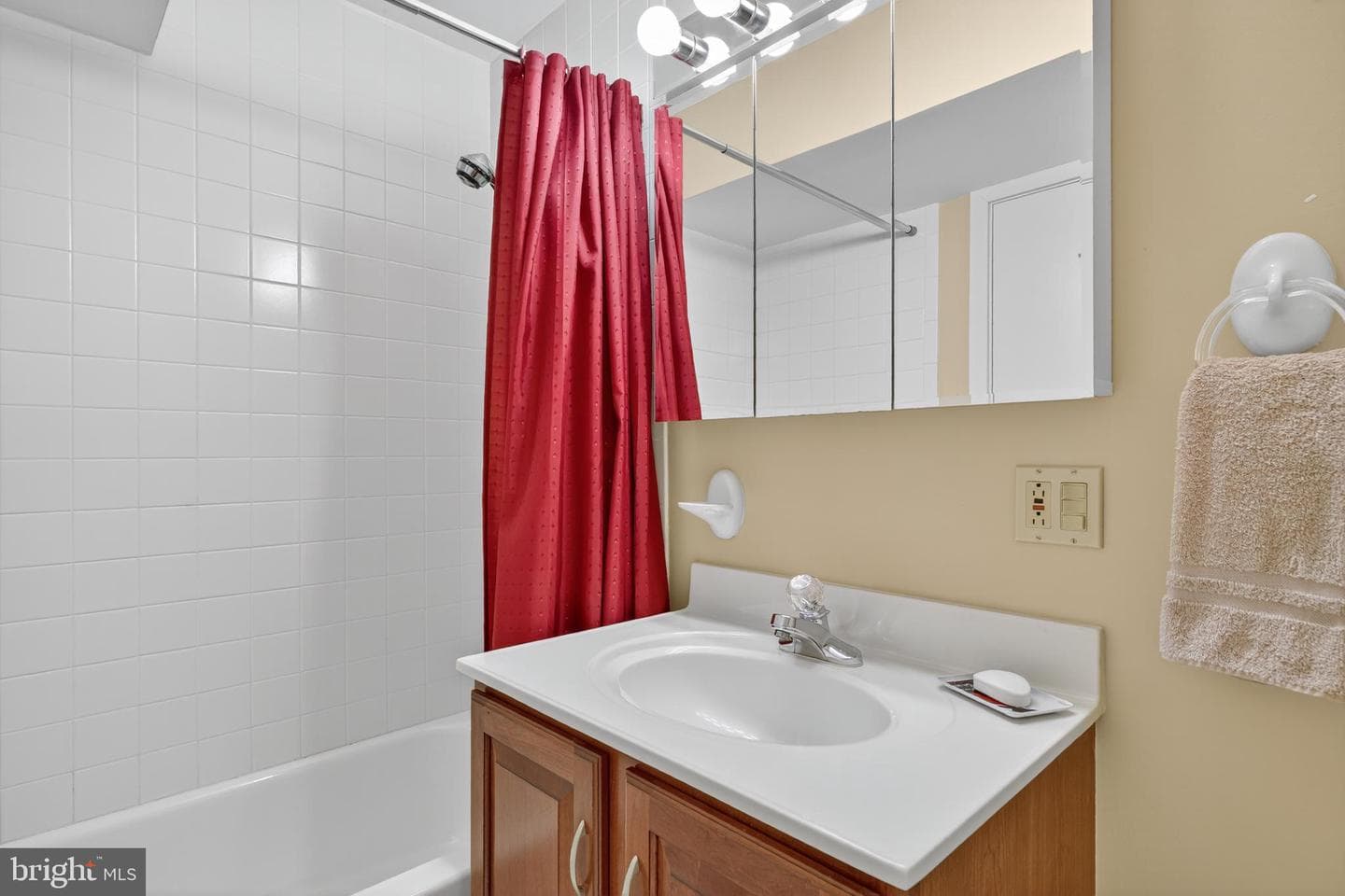 4281 Embassy Park Drive NW photo 39