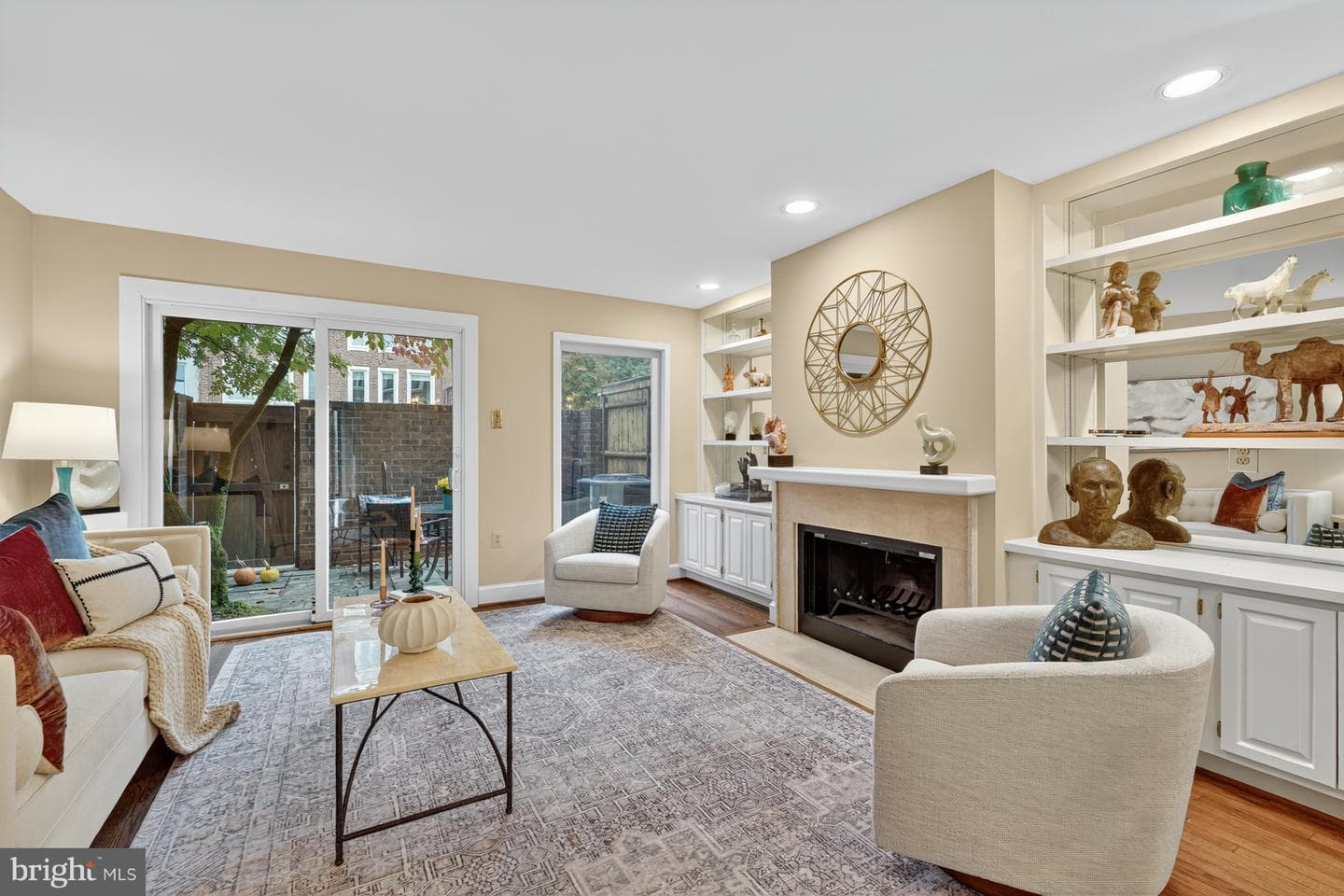 4281 Embassy Park Drive NW photo 9
