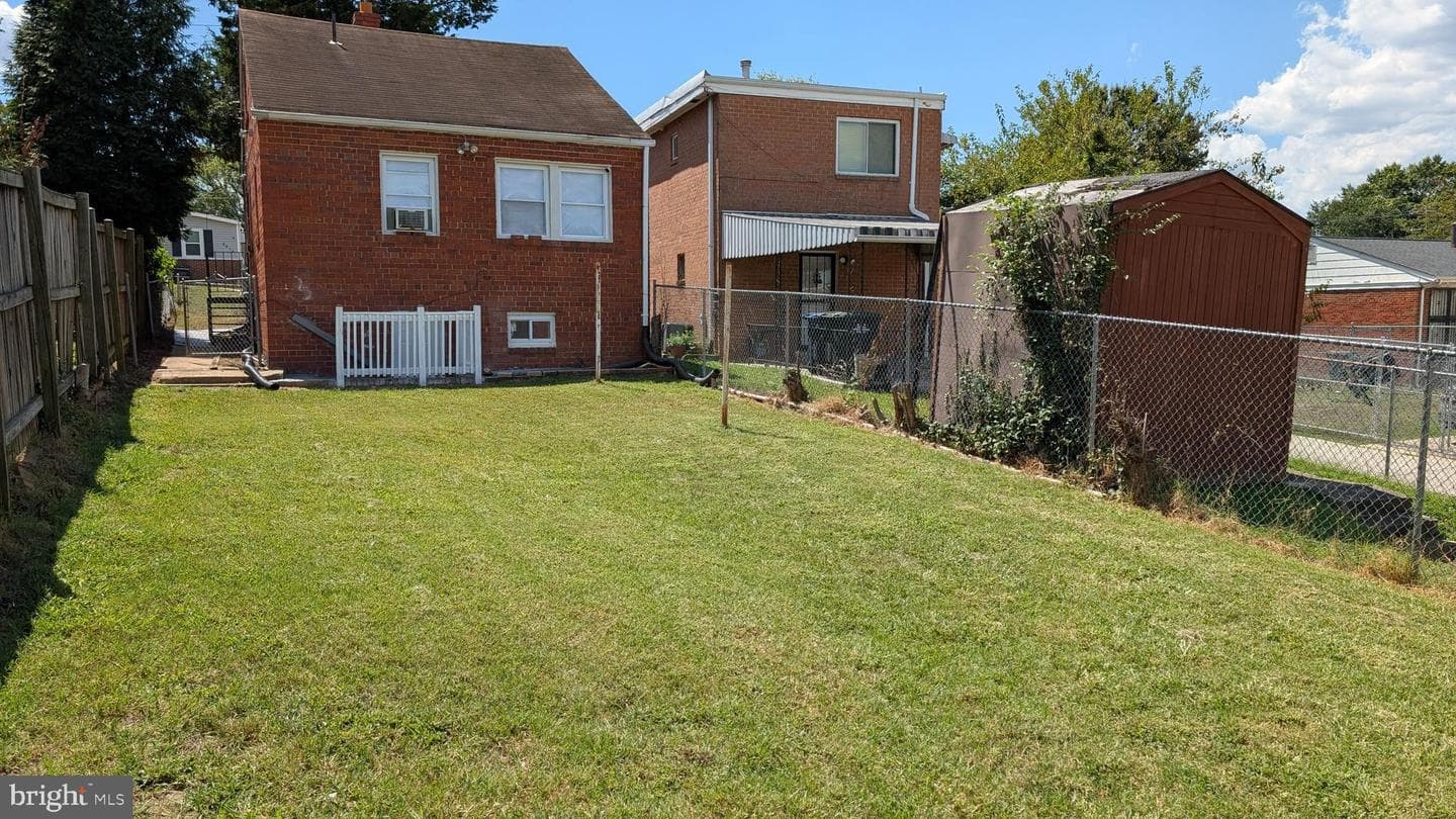 5206 Banks Place NE photo 23