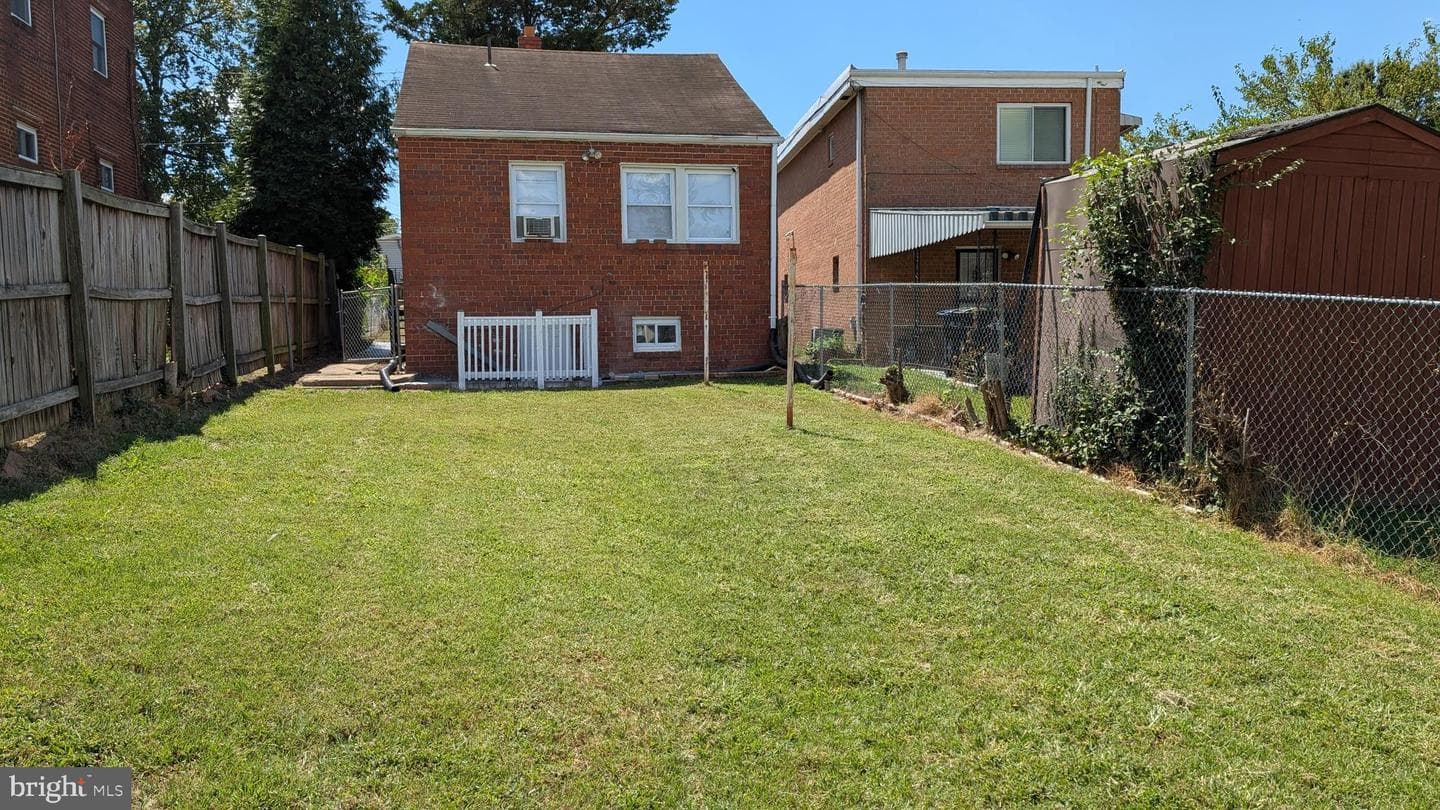 5206 Banks Place NE photo 24