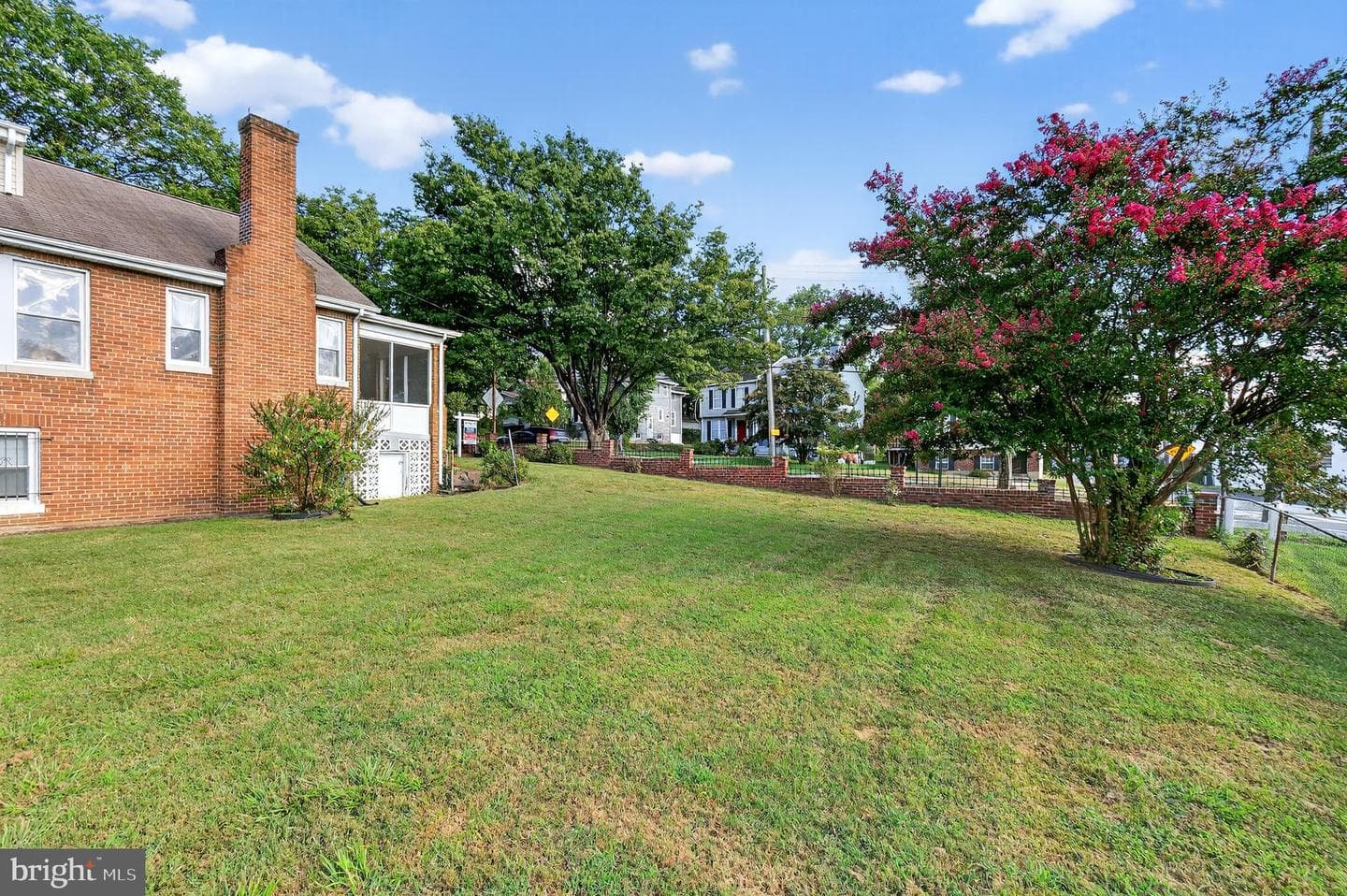 213 Van Buren Street NW photo 35