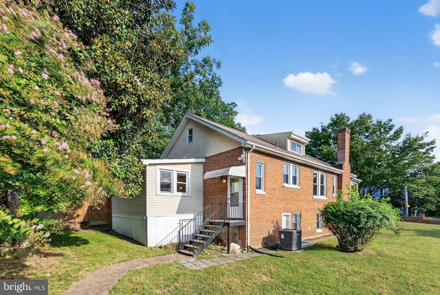 213 Van Buren Street NW photo 36