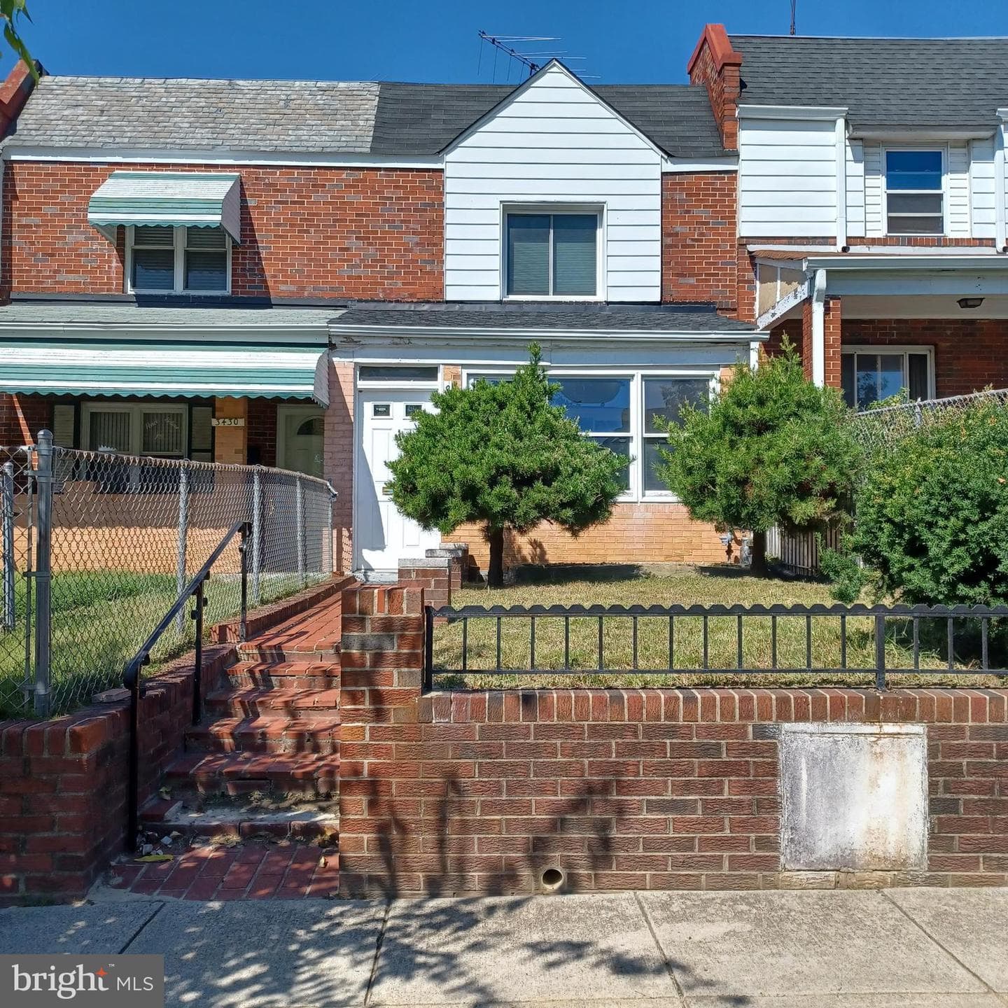 3432 Dix Street NE photo 1