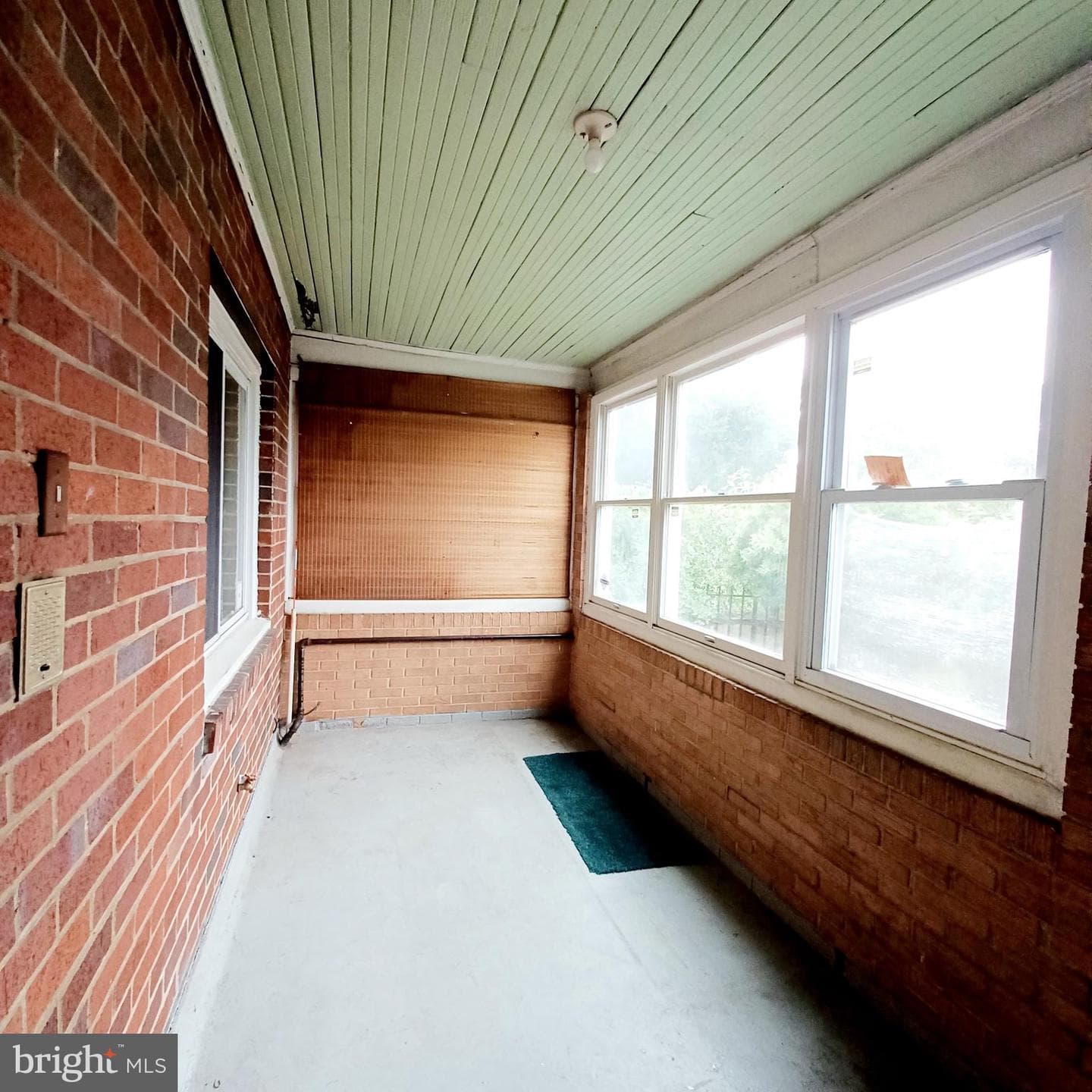 3432 Dix Street NE photo 2