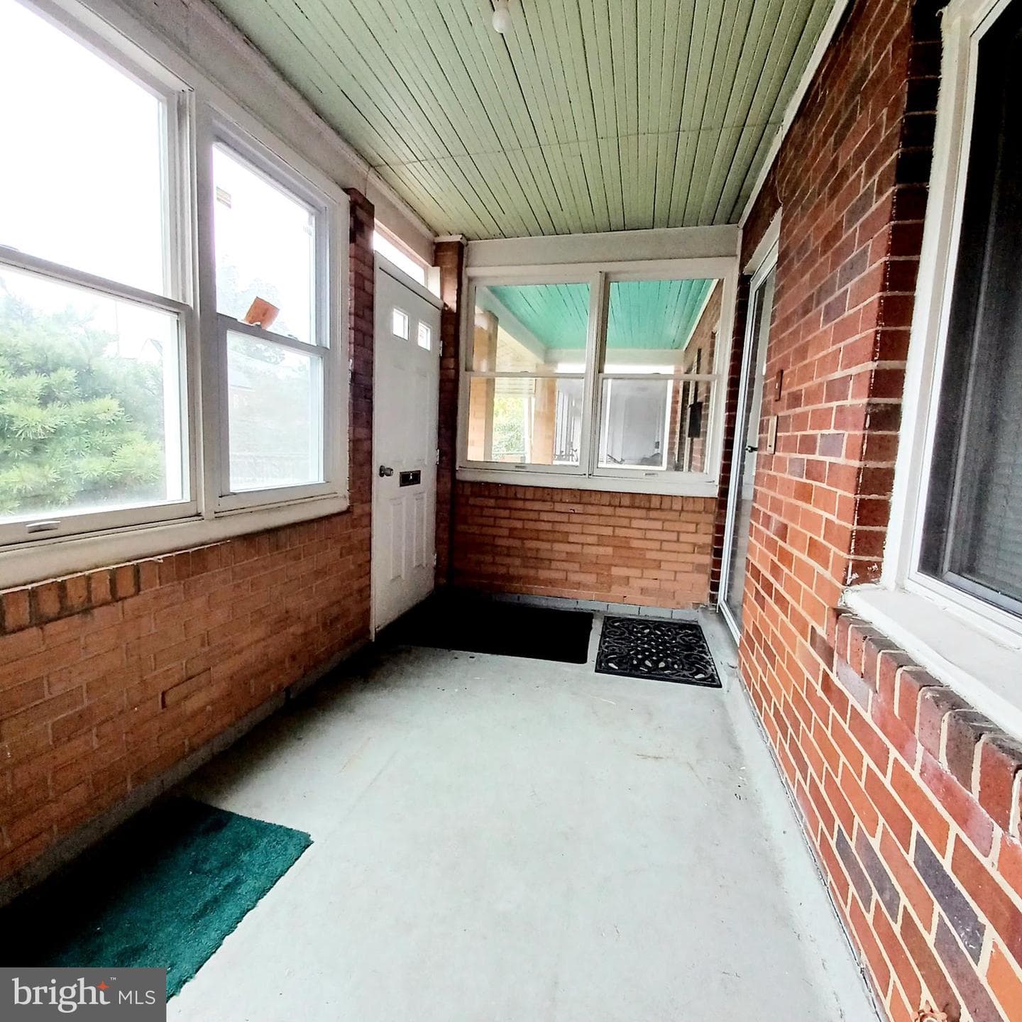 3432 Dix Street NE photo 3