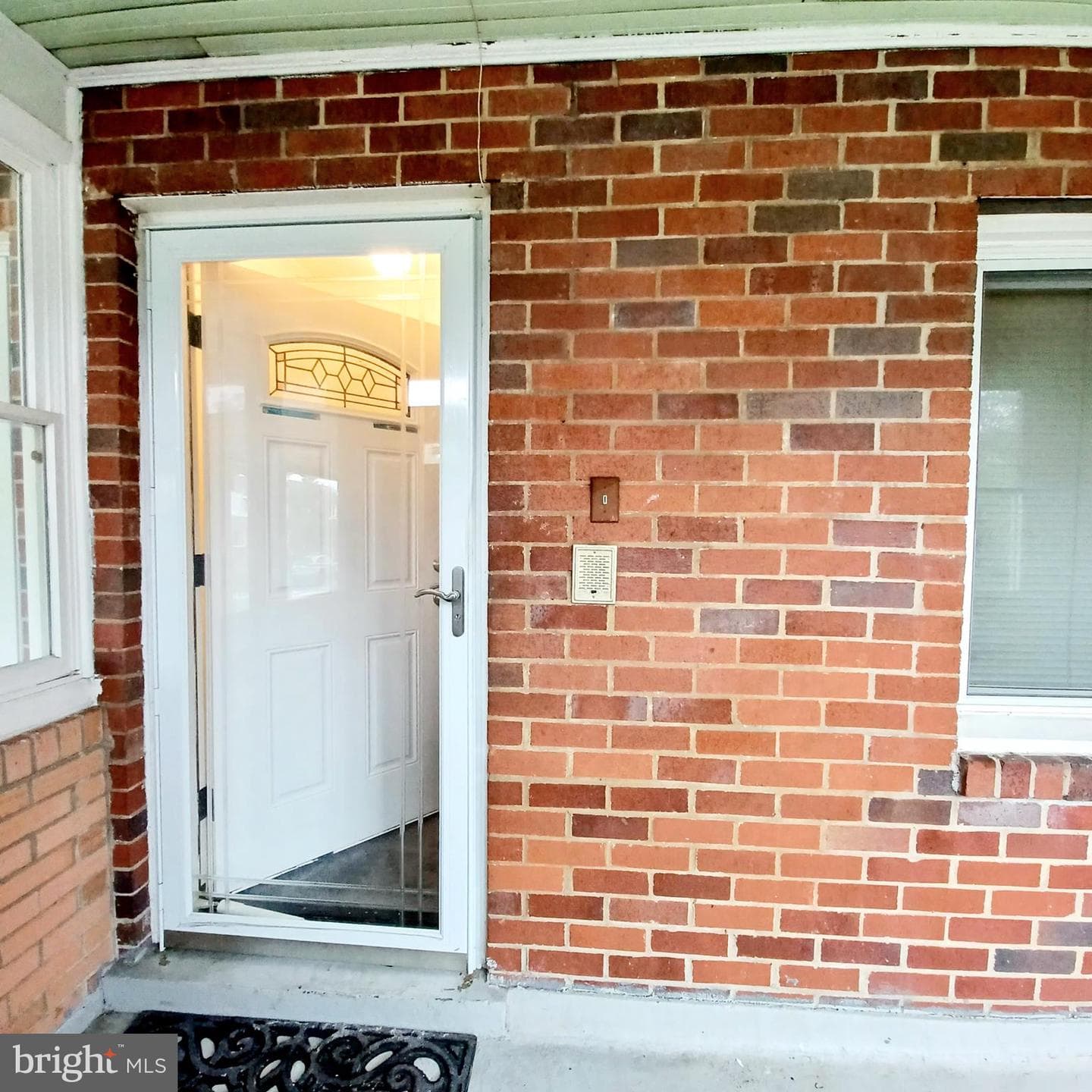 3432 Dix Street NE photo 4