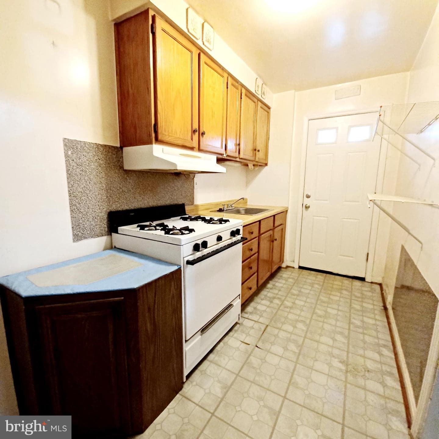 3432 Dix Street NE photo 8