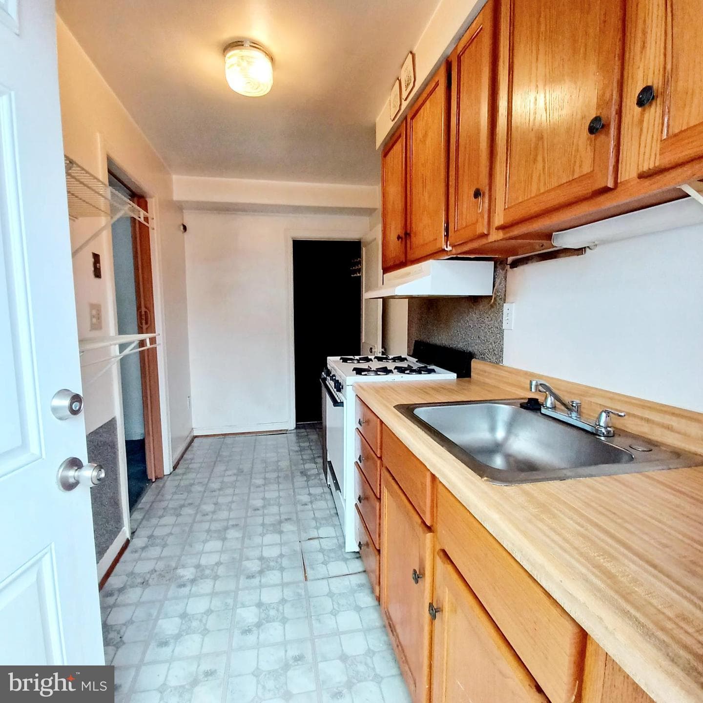 3432 Dix Street NE photo 9