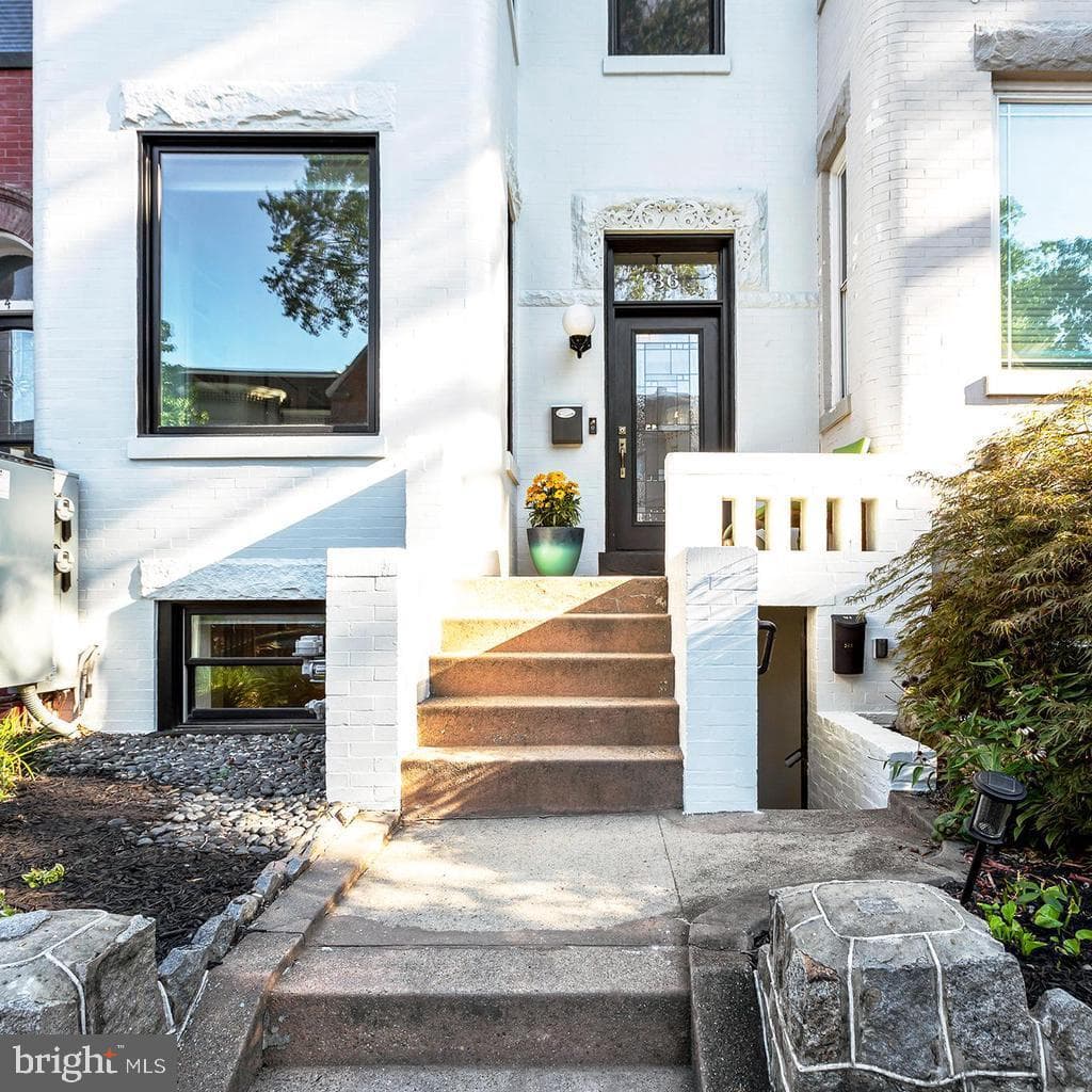36 Quincy Place NE photo 1