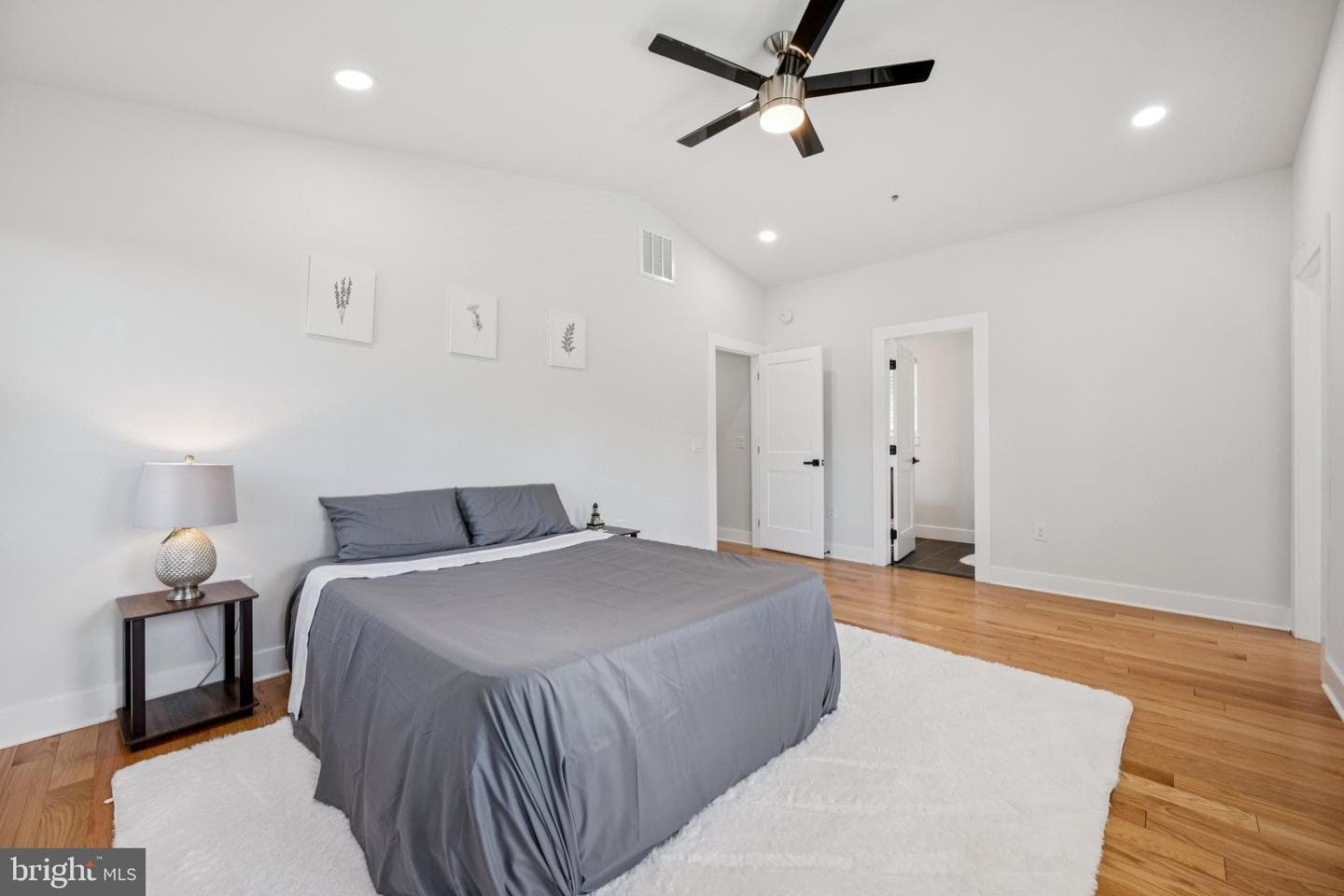 4928 Astor Place SE photo 9