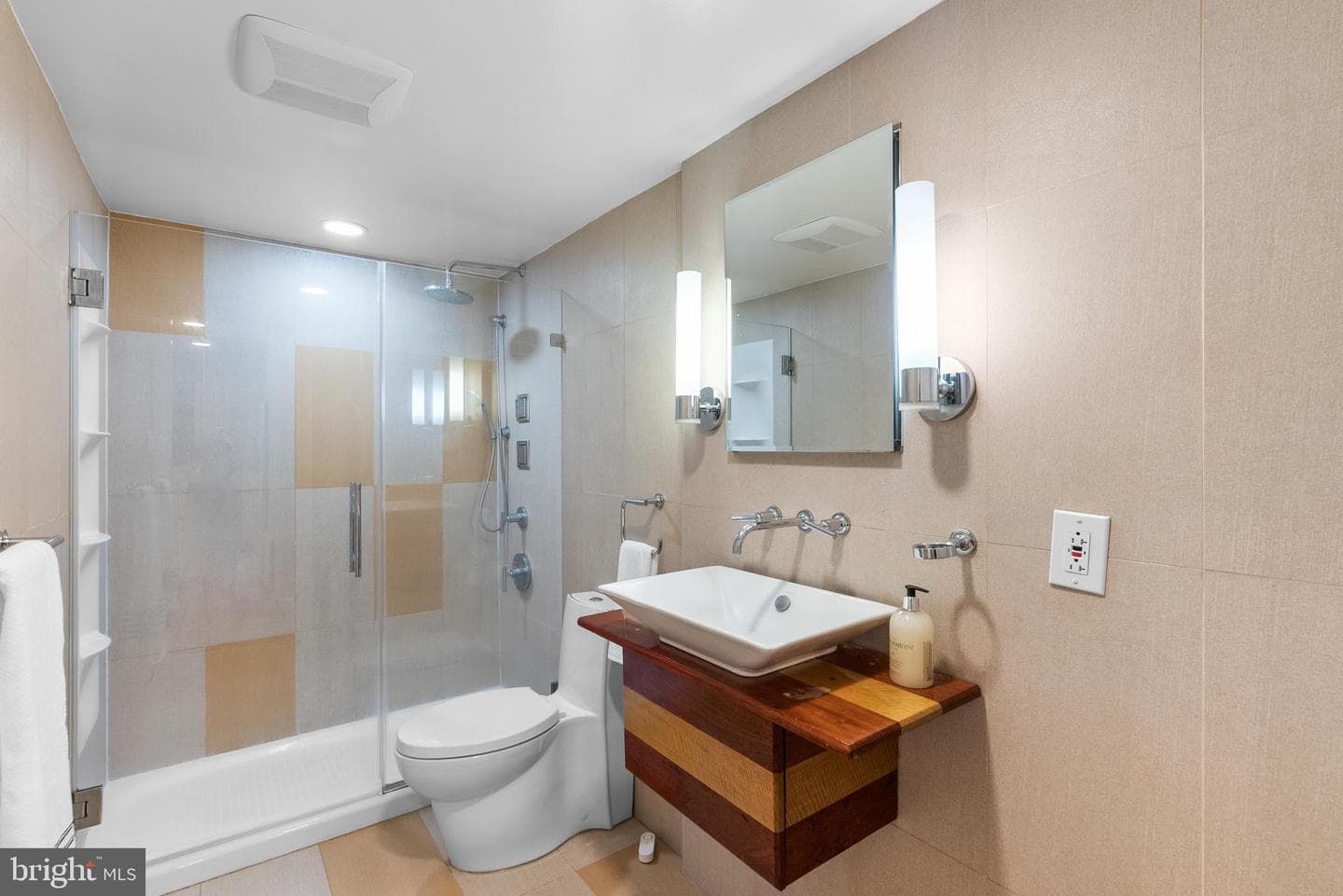 1045 31st Street NW #302 photo 23