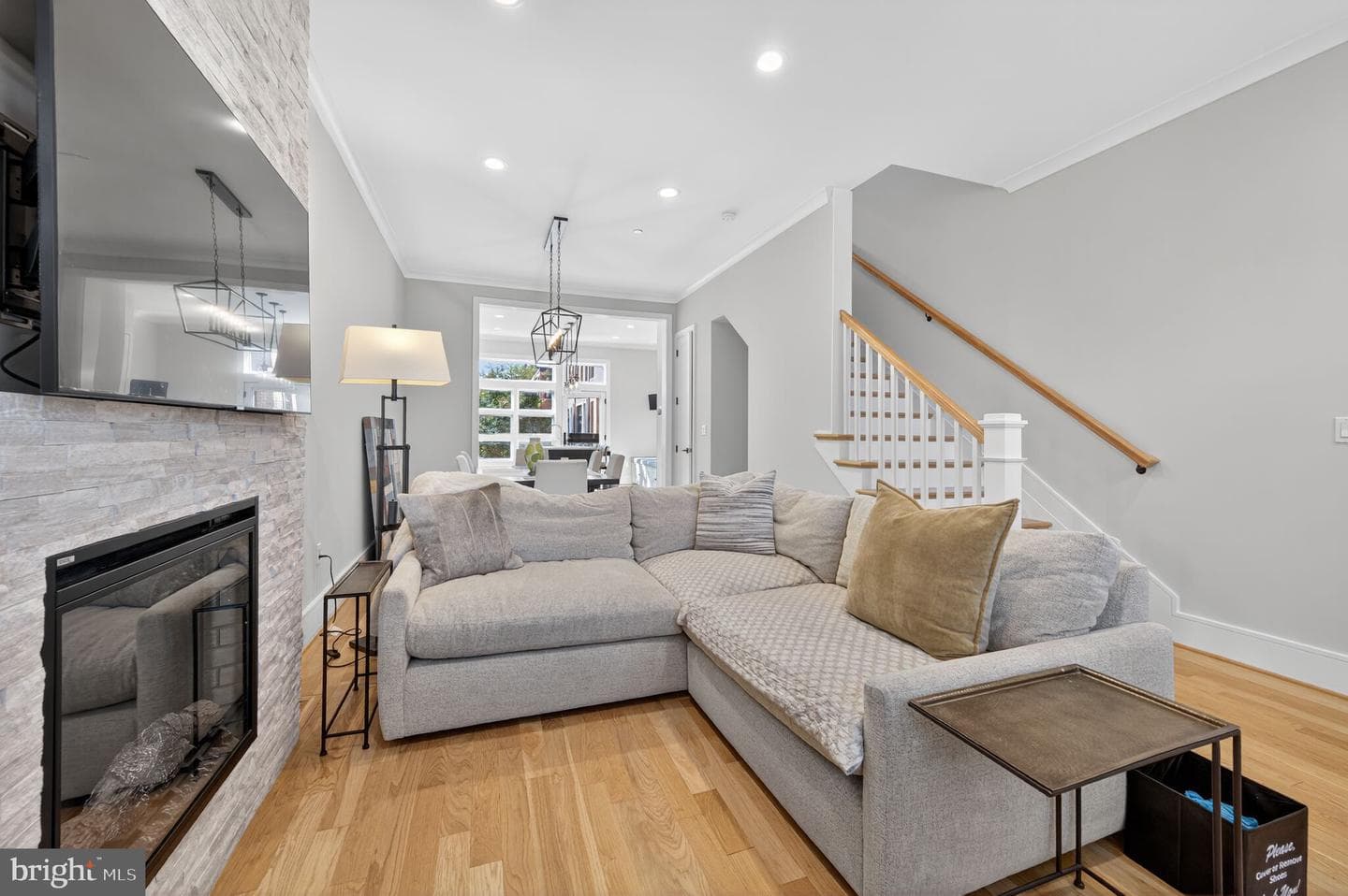 1309 D Street SE photo 3