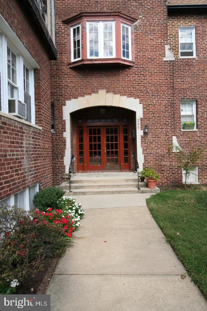 235 Emerson NW #104 photo 3