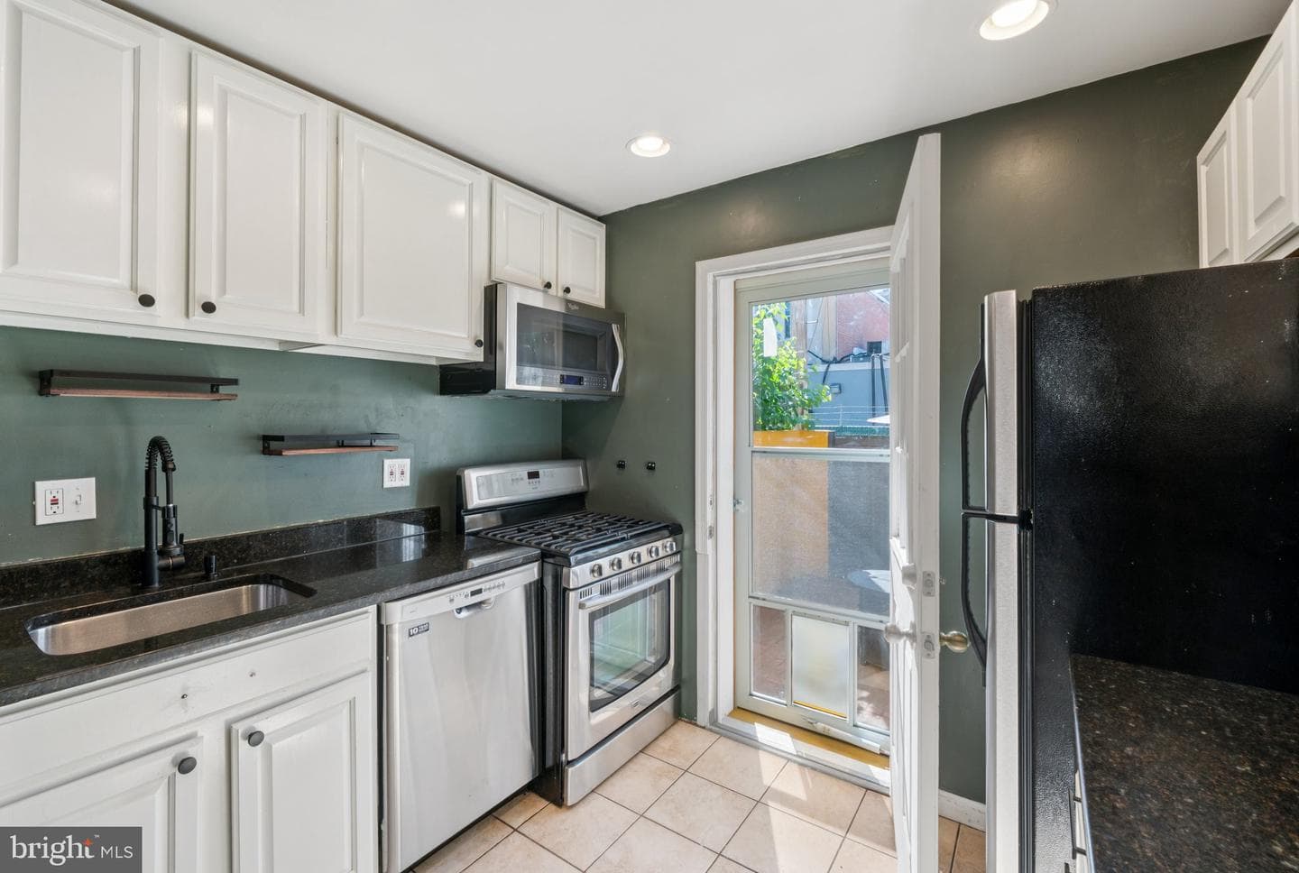 1227 Wylie Street NE photo 11