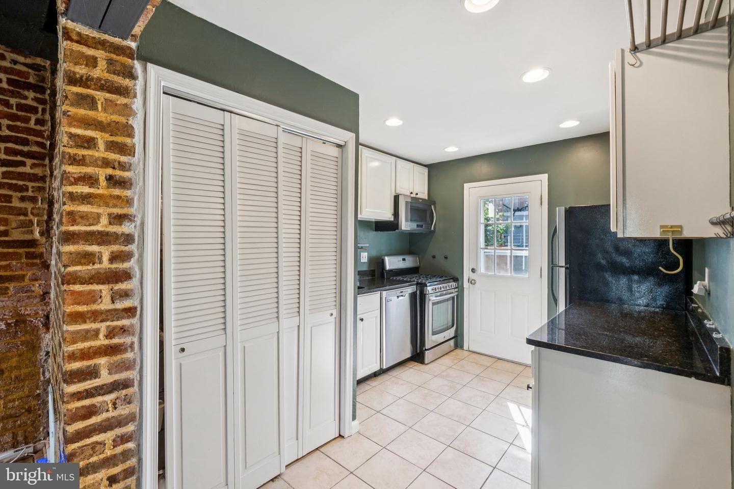 1227 Wylie Street NE photo 13