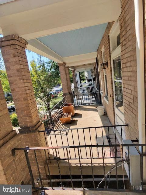16 Bryant Street NE photo 6