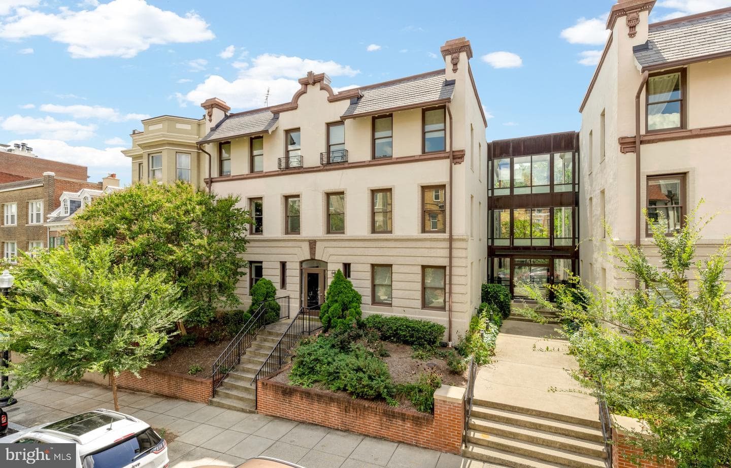 1840 Vernon Street NW #208