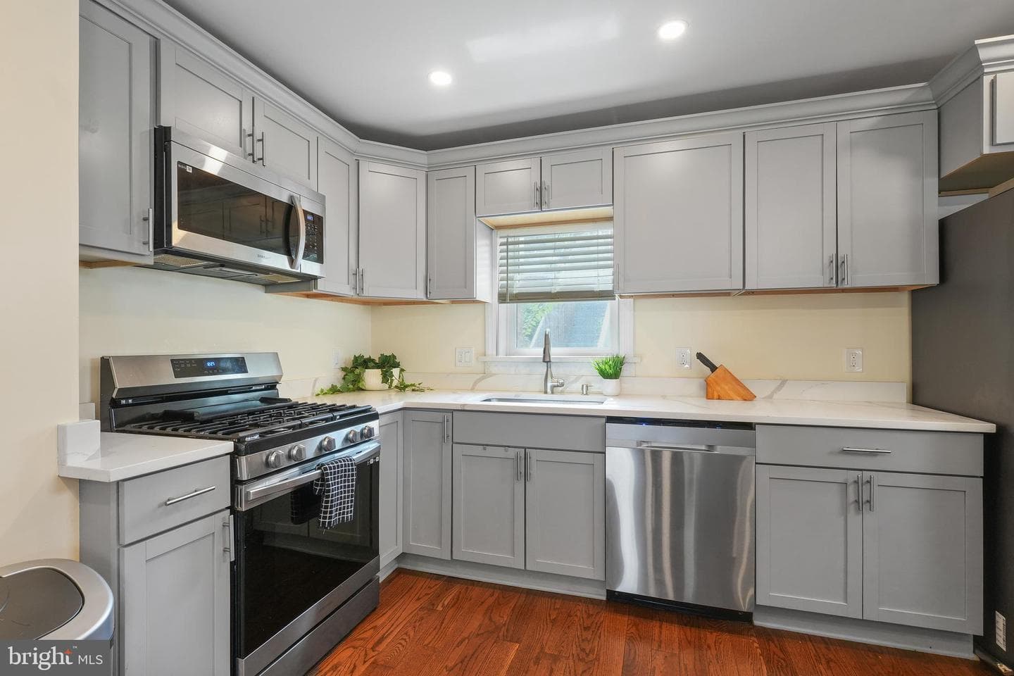 5077 Just Street NE photo 10