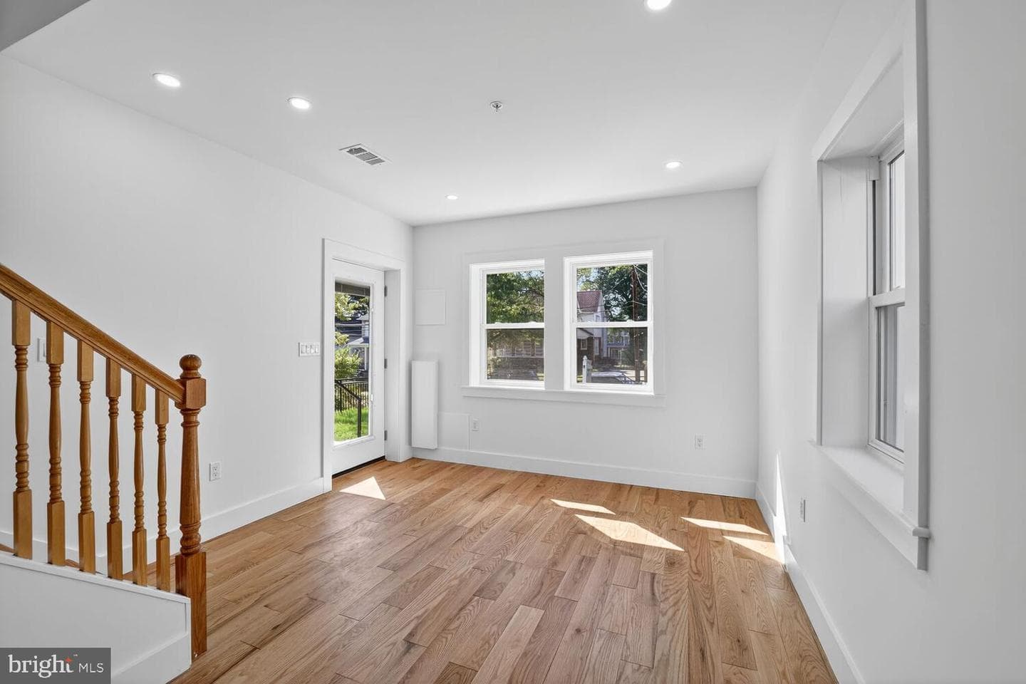 1516 Evarts Street NE photo 3