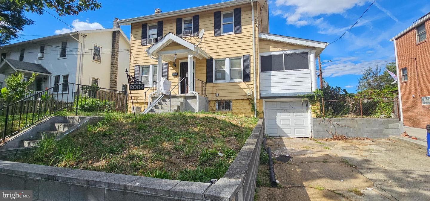 2004 Perry Street NE photo 1