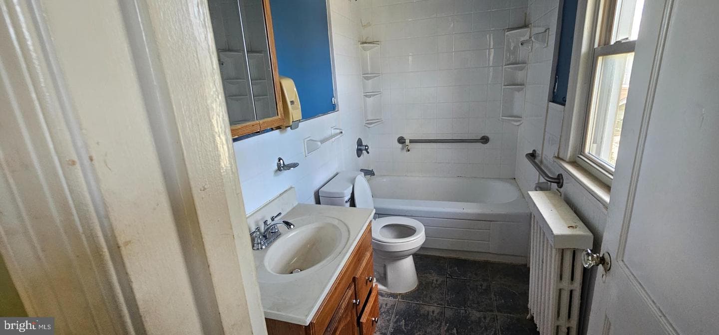 2004 Perry Street NE photo 12