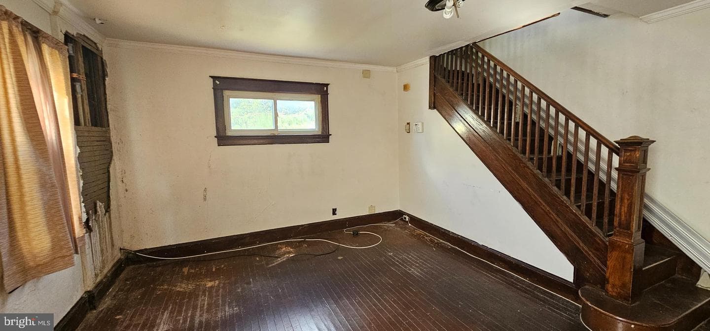 2004 Perry Street NE photo 4