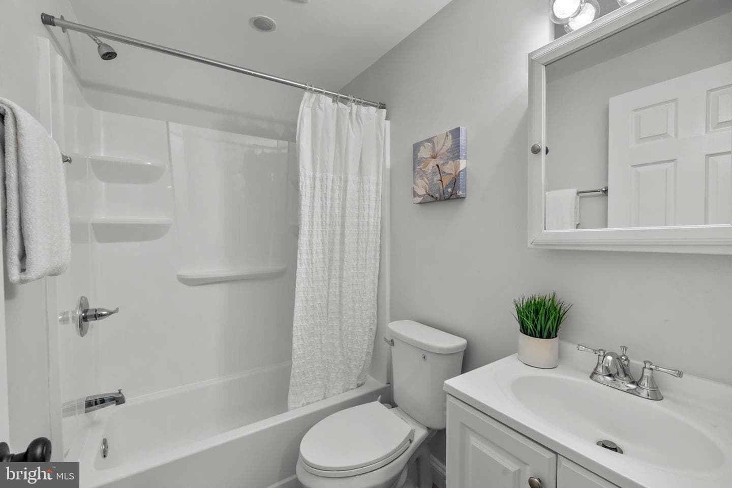 760 Hobart Place NW photo 32