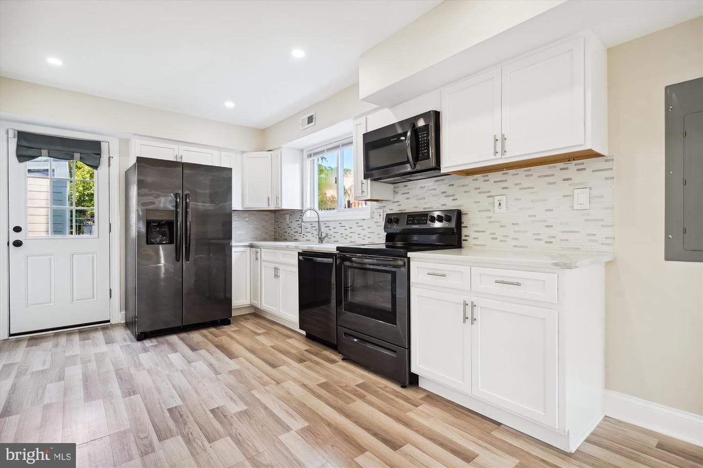 5338 Jay Street NE photo 12