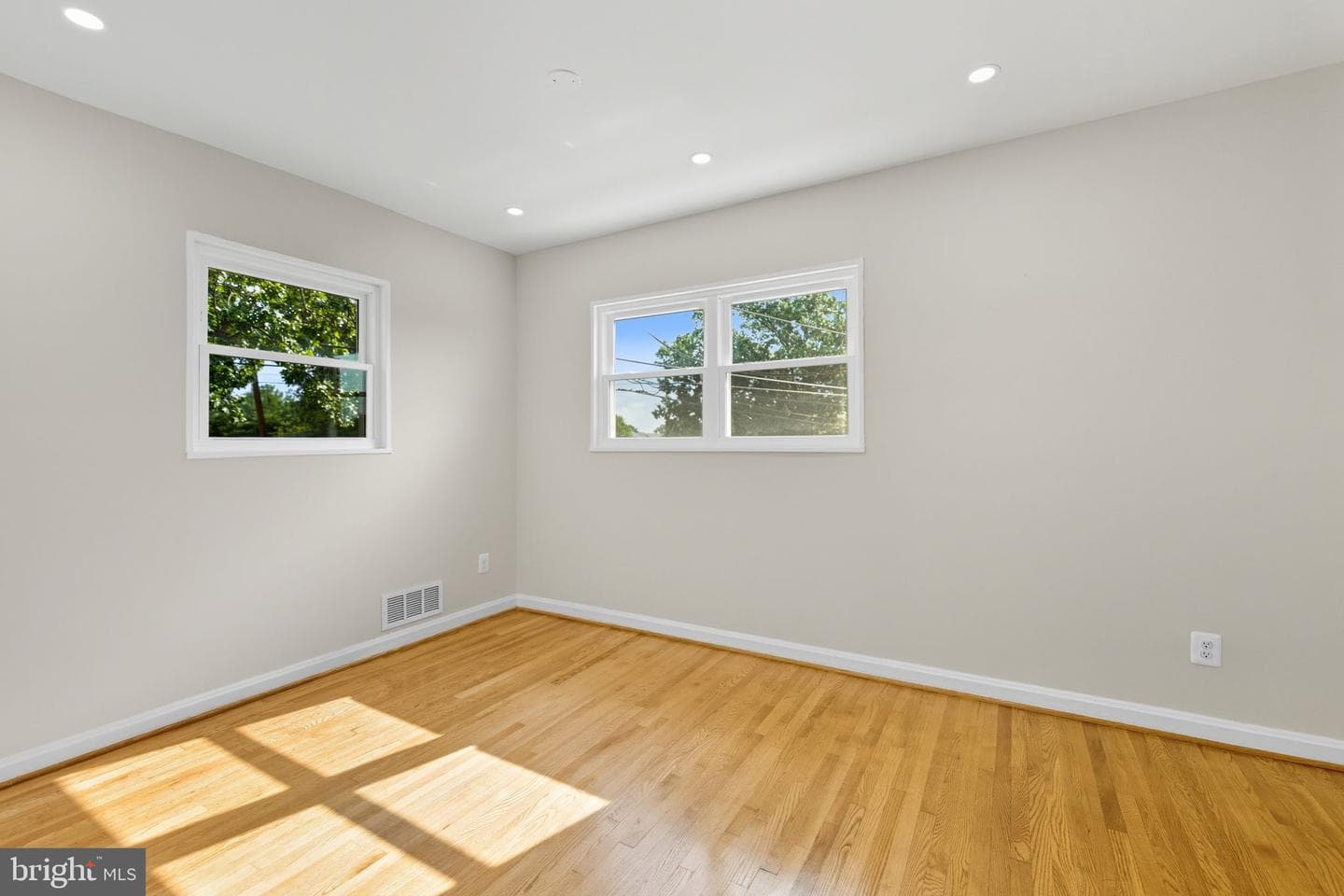5916 8th Street NE photo 19