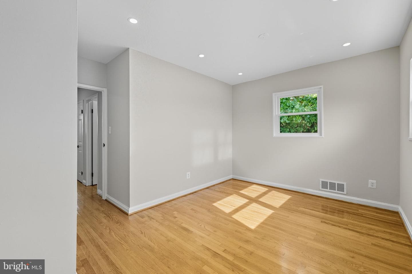 5916 8th Street NE photo 21