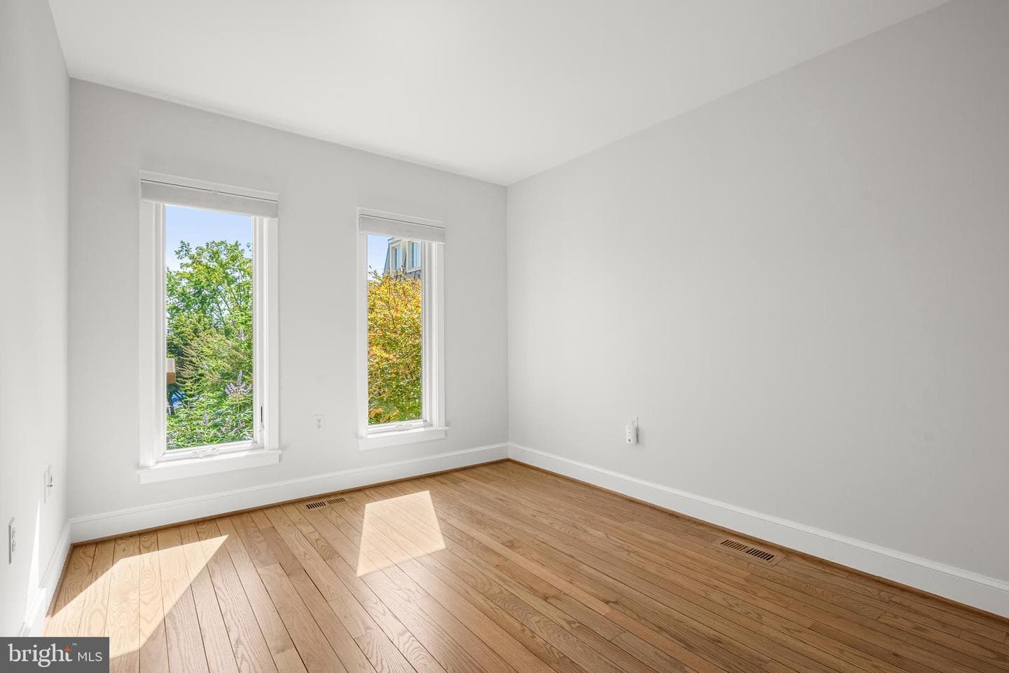 4297 Embassy Park Drive NW photo 25
