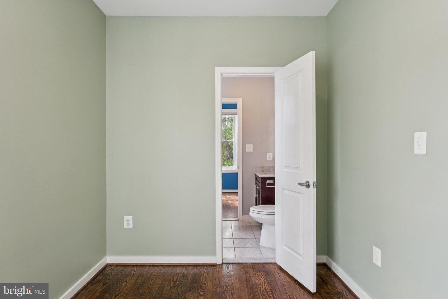 1528 Gales Street NE photo 15
