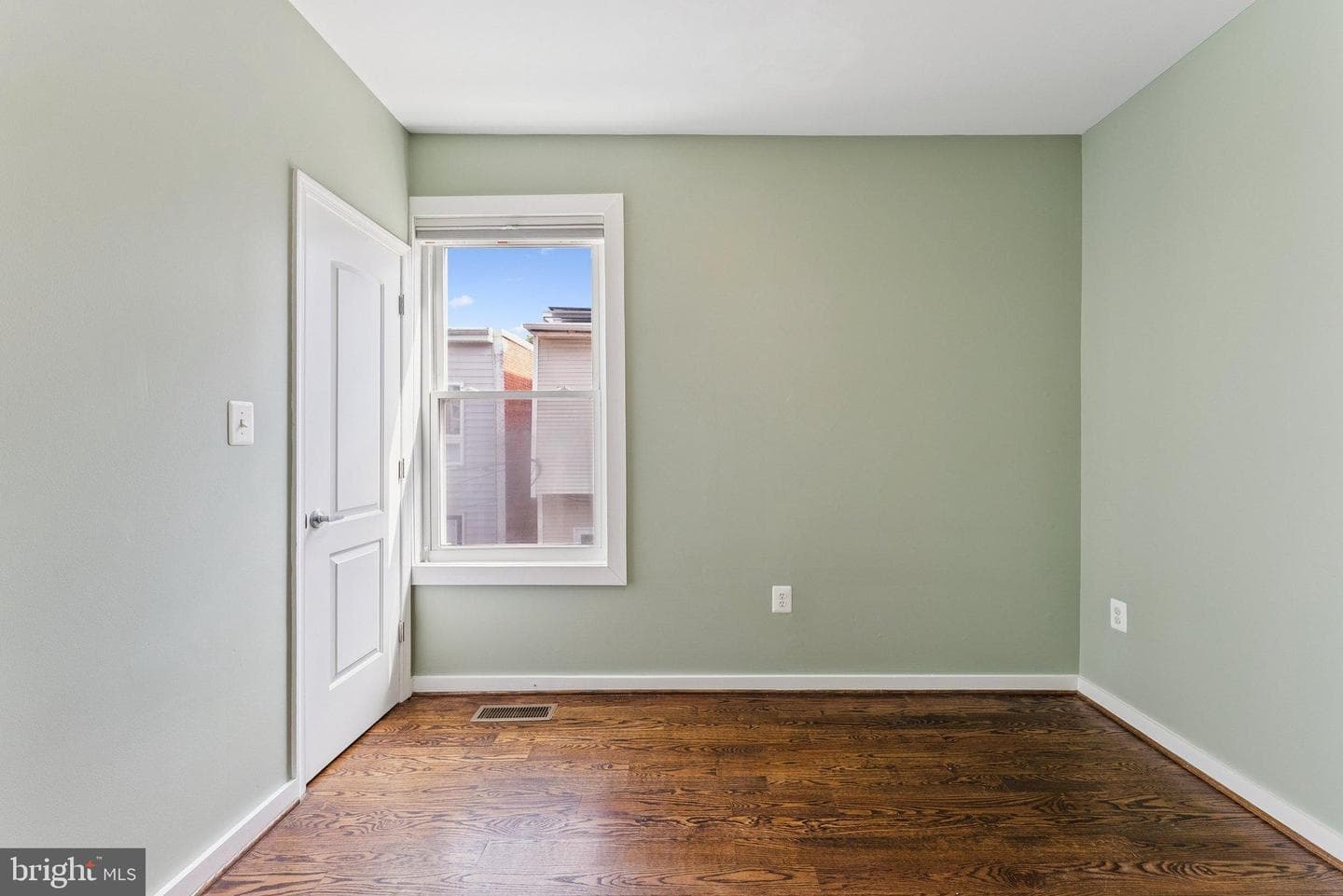 1528 Gales Street NE photo 16