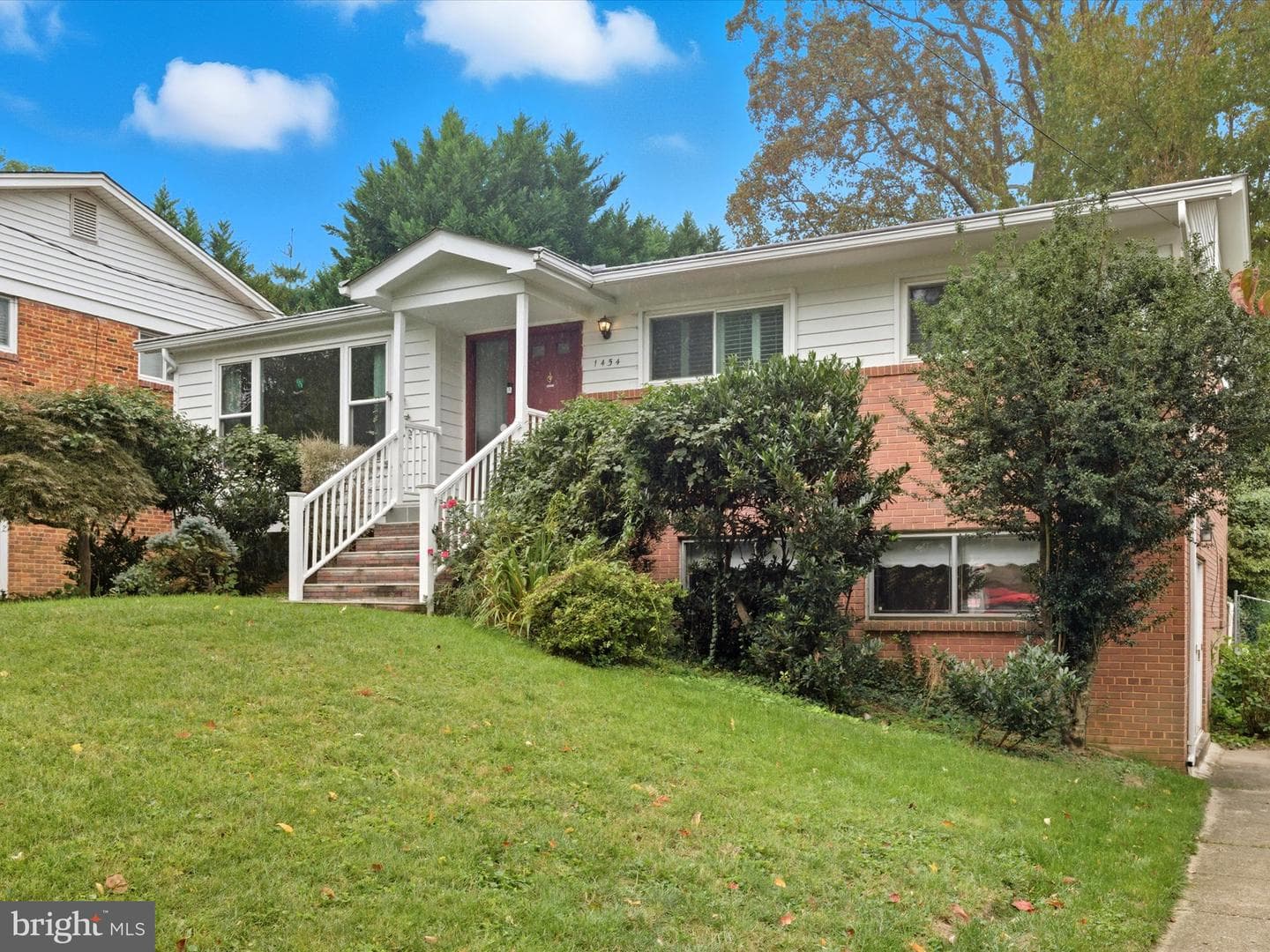 1454 Roxanna Road NW photo 3