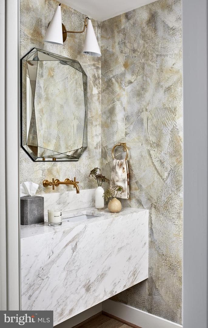 45 Sutton Square SW #306 photo 6