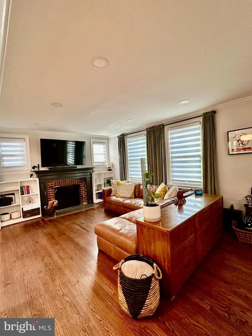 2905 Carlton Avenue NE photo 2