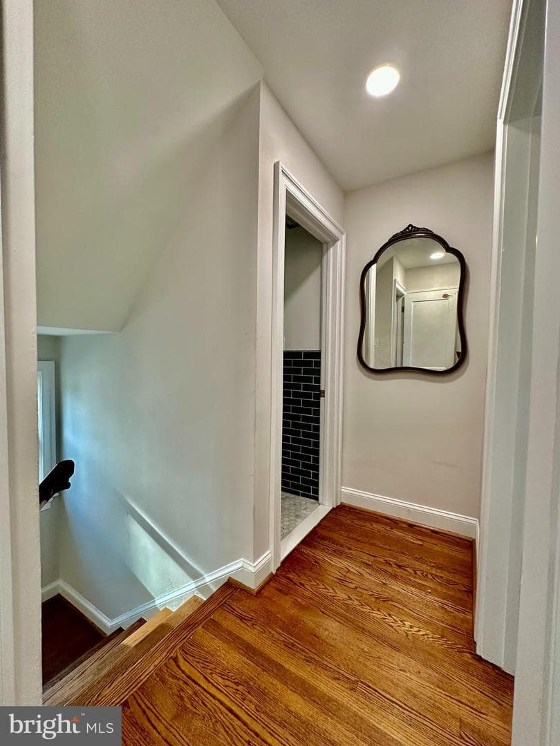 2905 Carlton Avenue NE photo 33