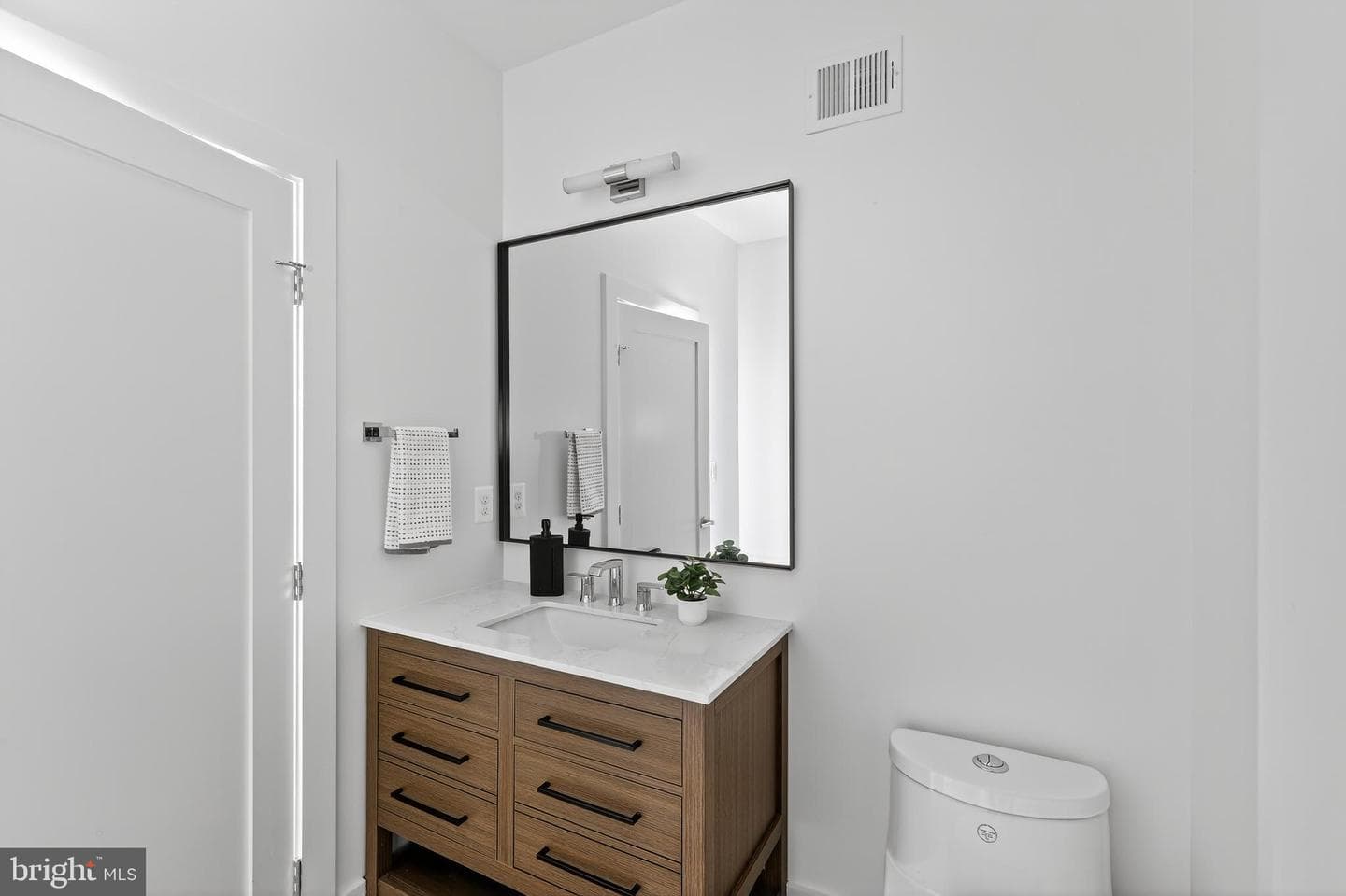 828 21st Street NE #2 photo 24