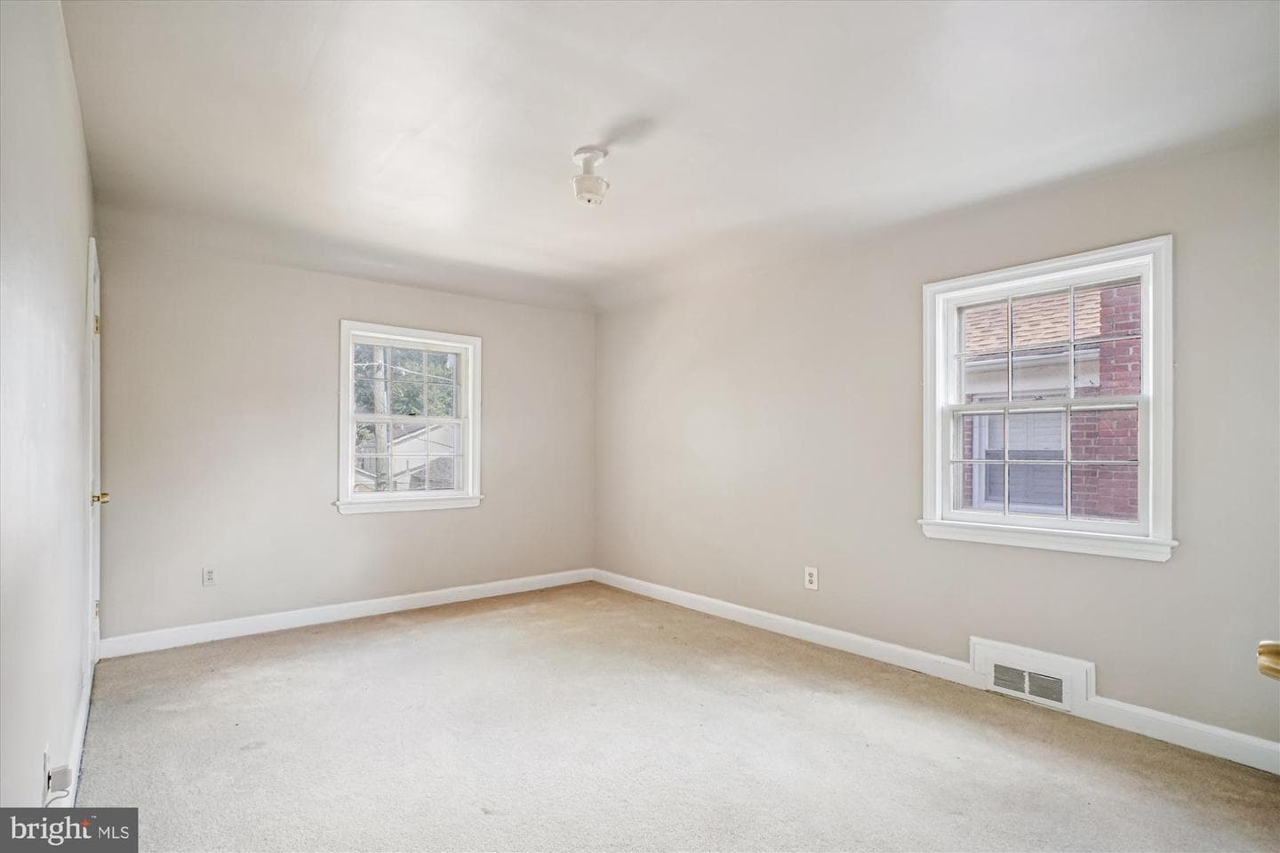1739 Allison Street NE photo 17