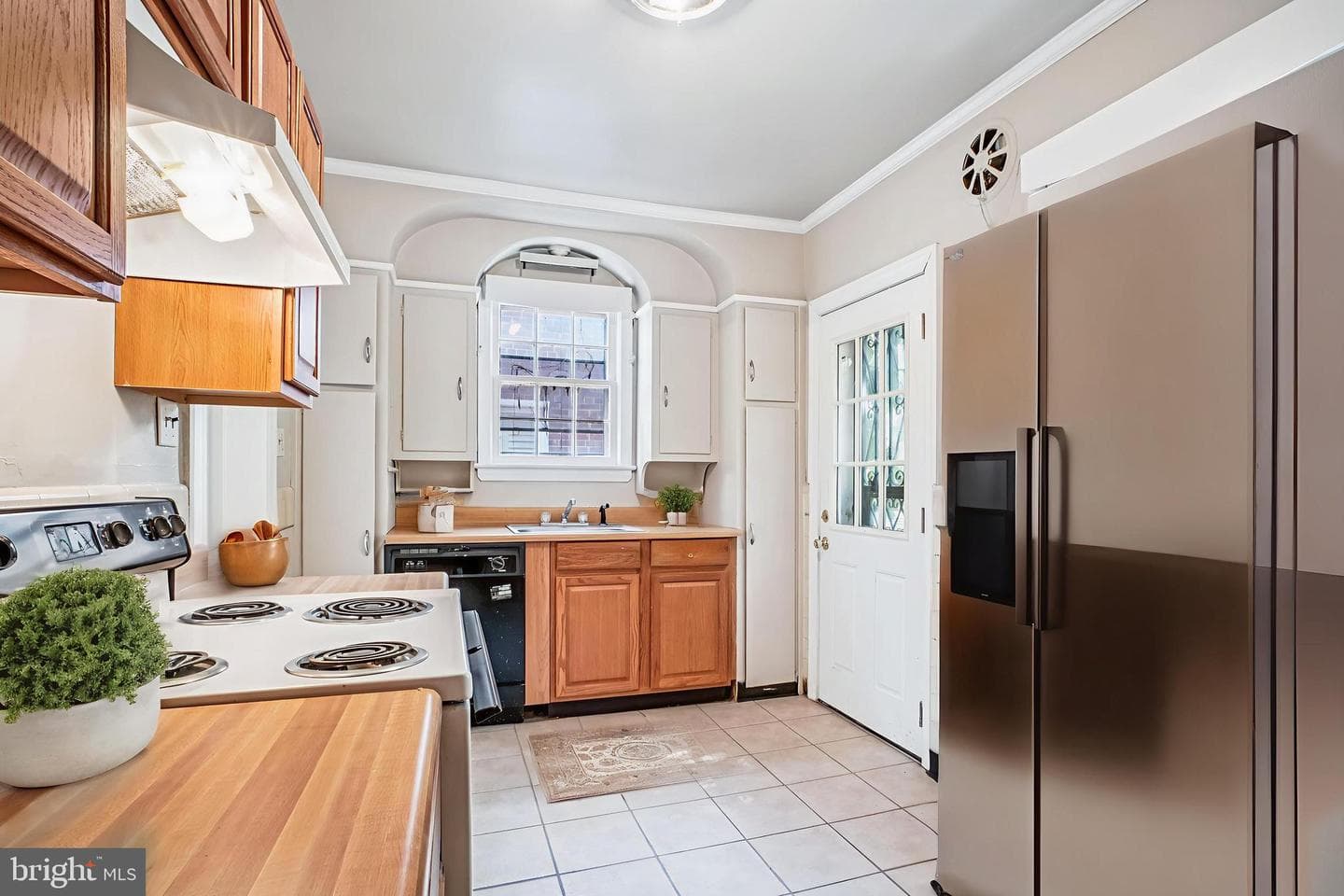 1739 Allison Street NE photo 4